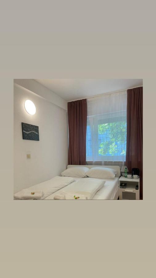 Hotel Starlight Francoforte sul Meno Esterno foto